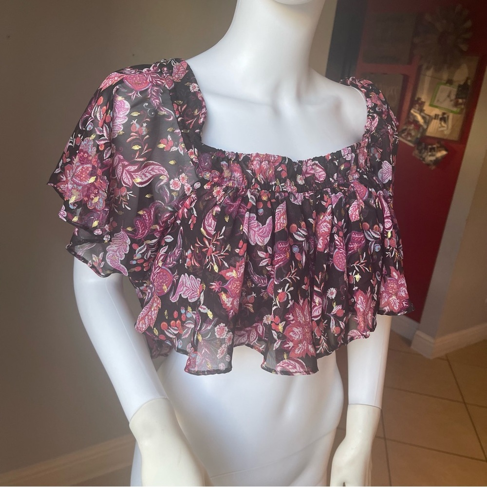 New Women’s floral top size Medium
New without tags 
Flowy top and stretchy - Picture 9 of 9
